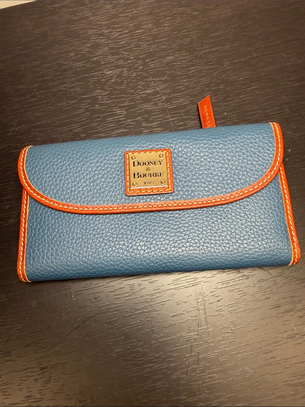 Pebble Grain Continental Clutch